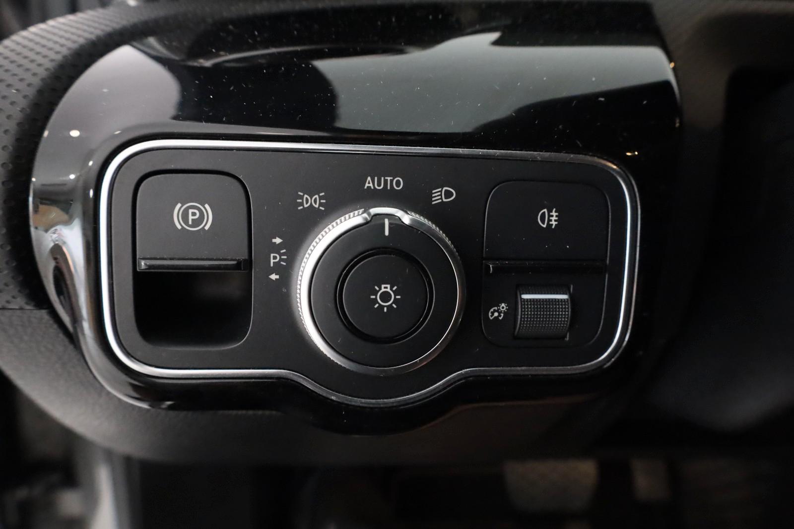 Mercedes-Benz A 250e Sportpaket,LED,Navi,MBUX,Temp,PDC,SHA,F1