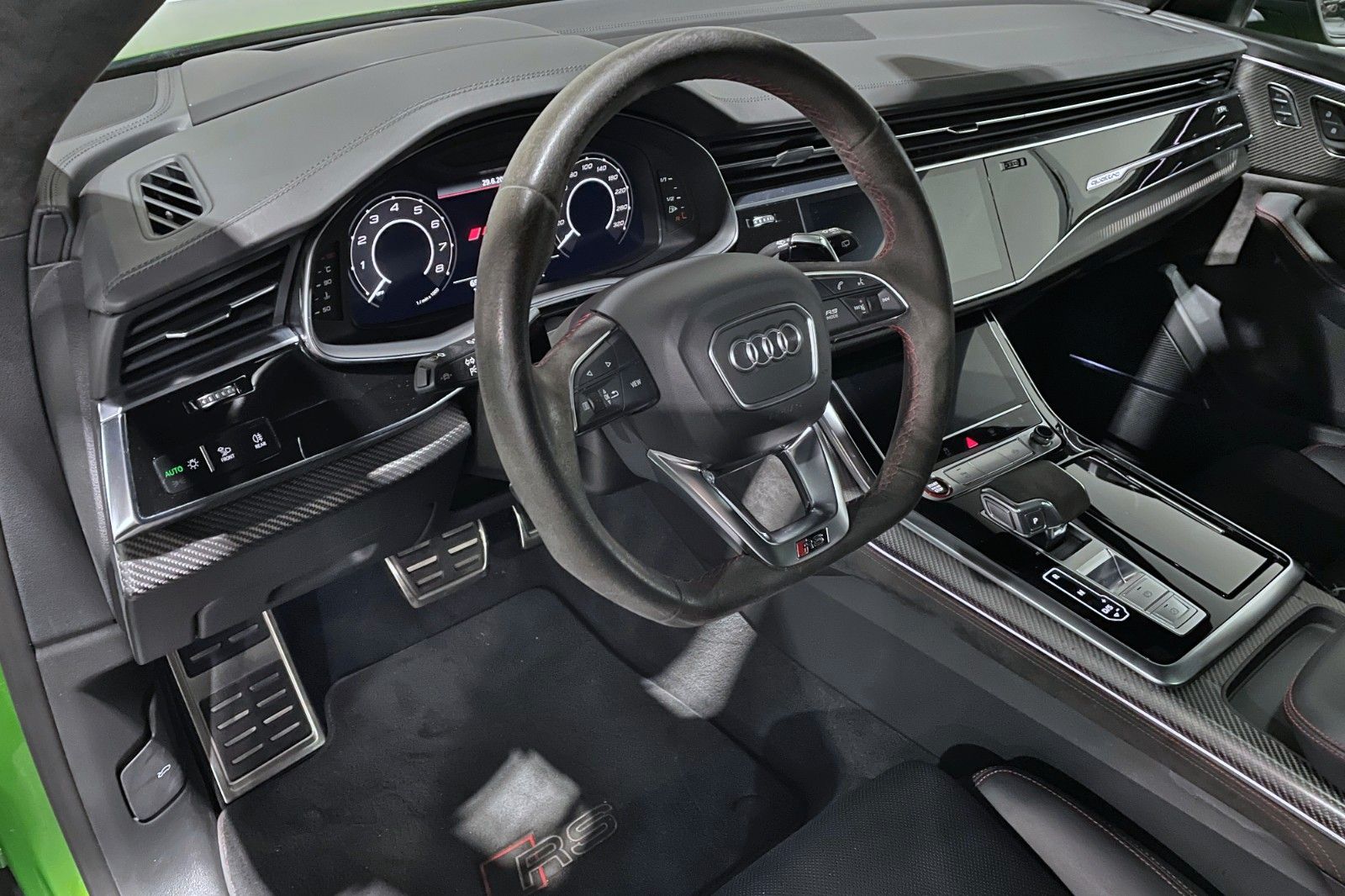 Fahrzeugabbildung Audi Audi RS Q8 4.0 mit RS-DynamikPaket-Plus 305km/h