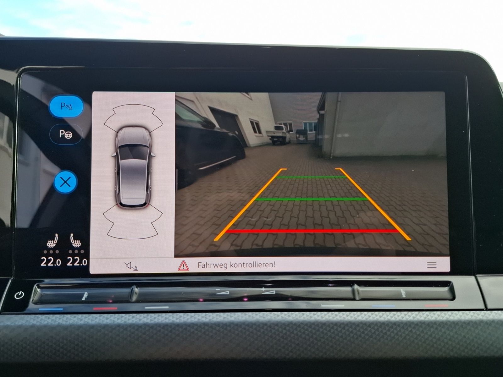 Fahrzeugabbildung Volkswagen Golf VIII TSI Active Standhzg. LEDplus Navi AID