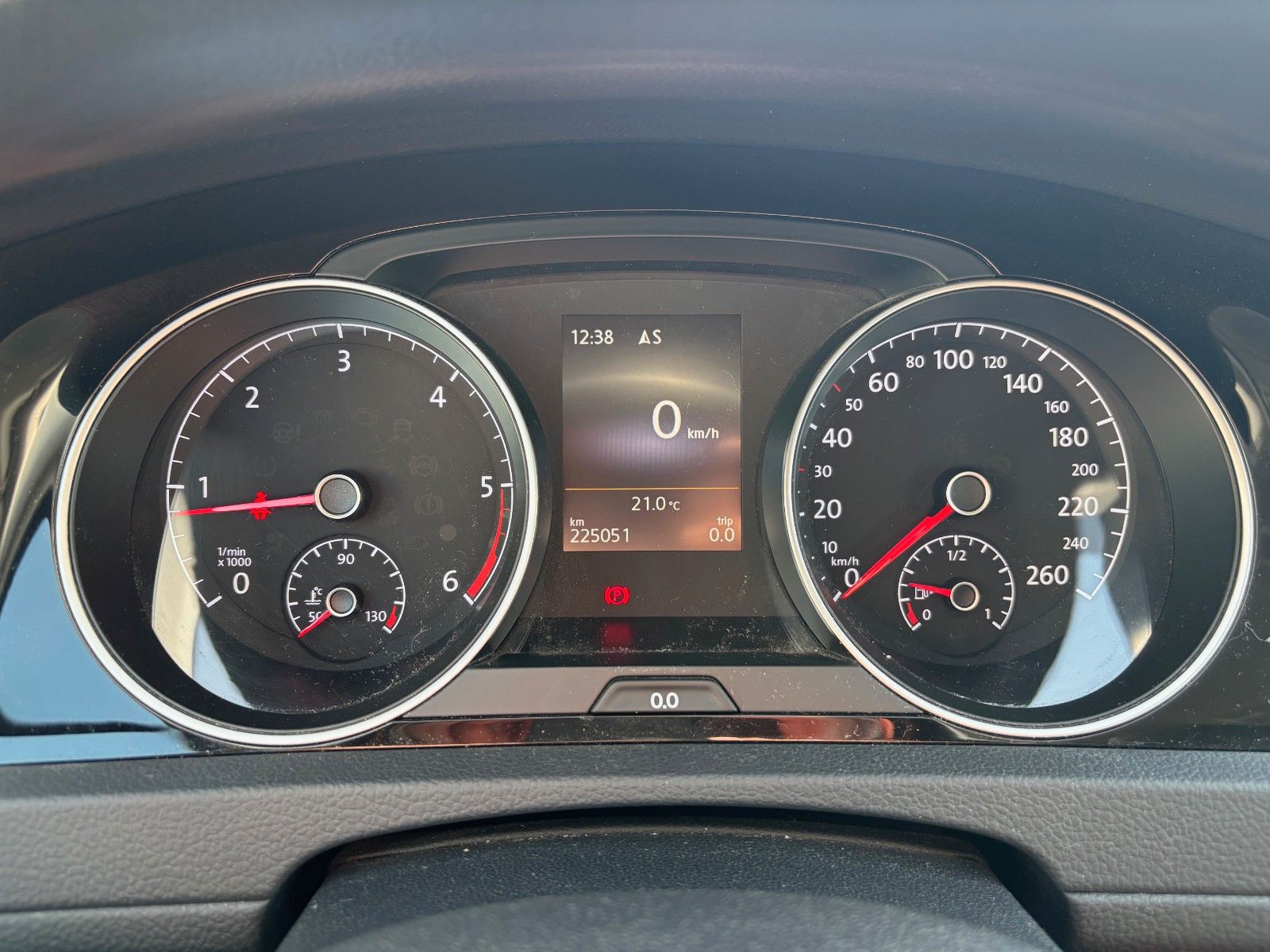 Fahrzeugabbildung Volkswagen Golf VII 1.6 TDI Allstar Navi AHK 2.HD SCHECKHFT