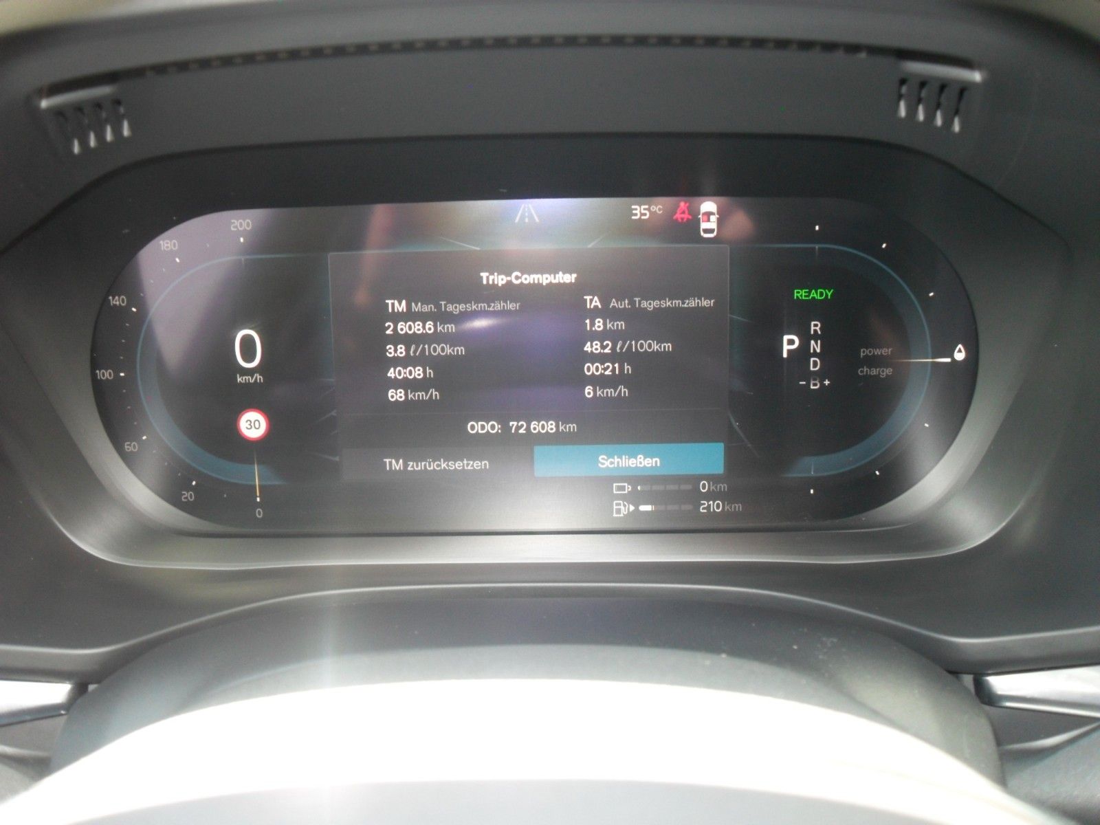 Fahrzeugabbildung Volvo XC 60 T8 R- Design Plug-In Hybrid AWD | Head Up