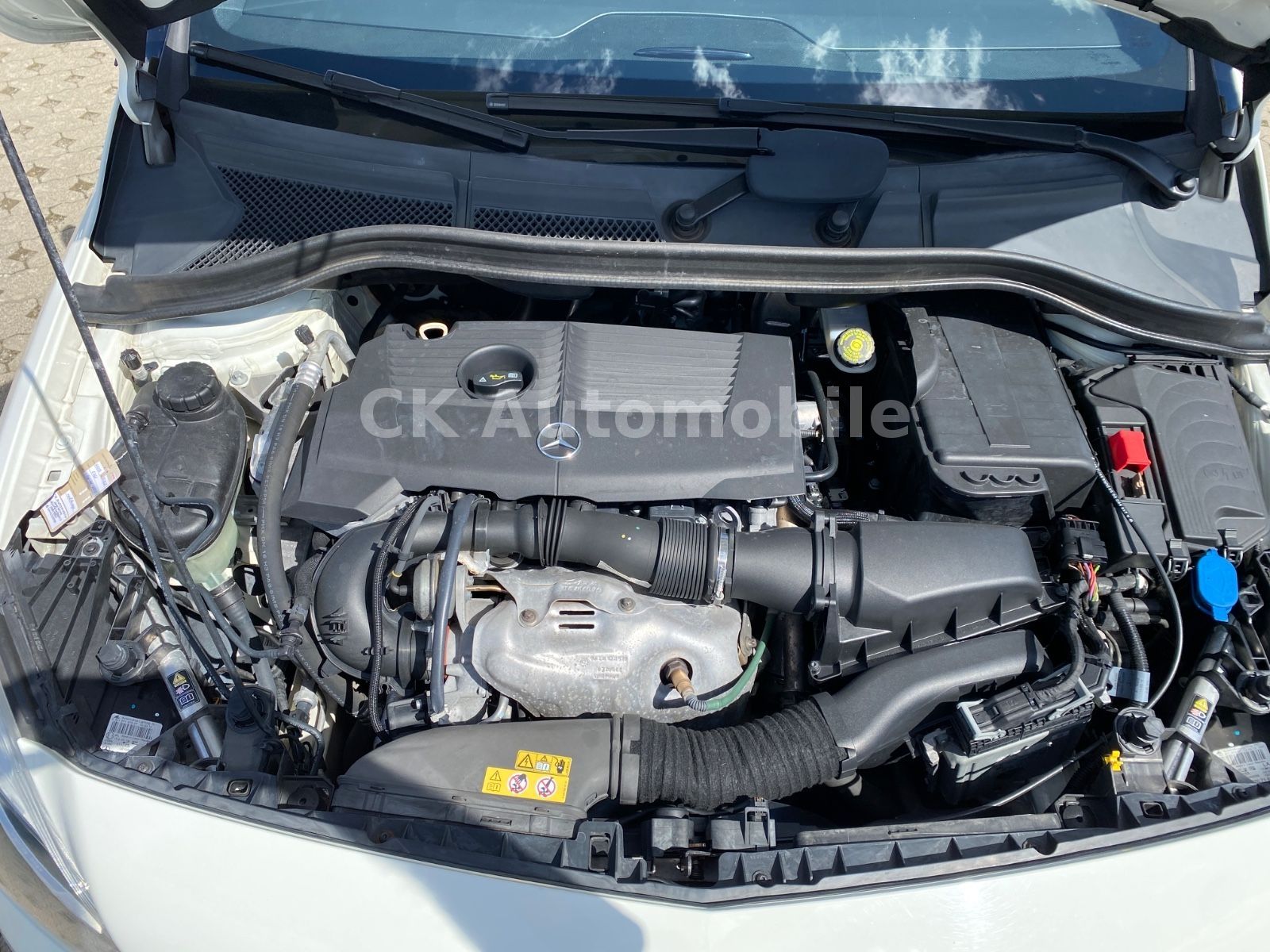 Fahrzeugabbildung Mercedes-Benz B200 Automatik Night-Paket/Leder/Bi-Xenon/Kamera