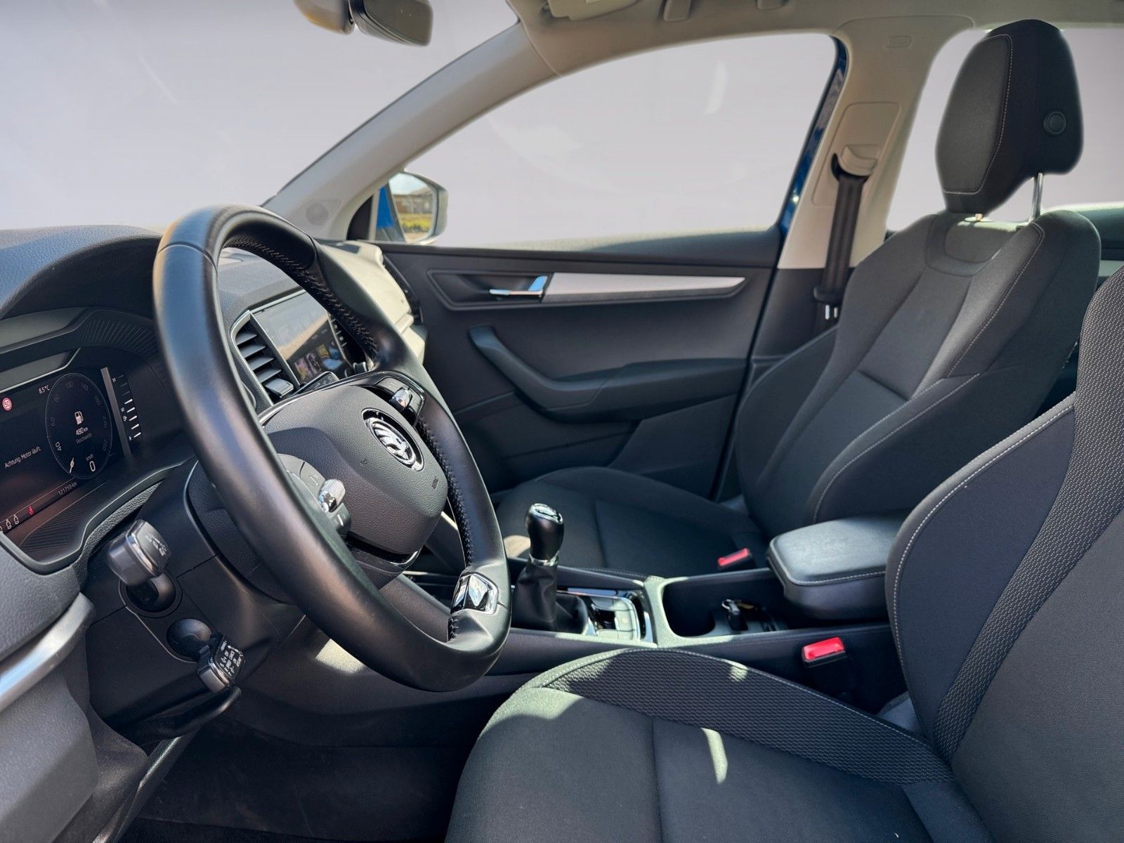 Fahrzeugabbildung SKODA Karoq 2.0l TDI AMBITION