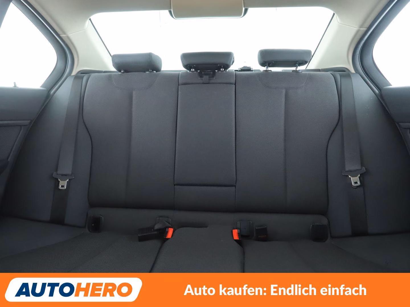 BMW 3er 320i Advantage Aut.*NAVI*LED*TEMPO*PDC*SHZ*