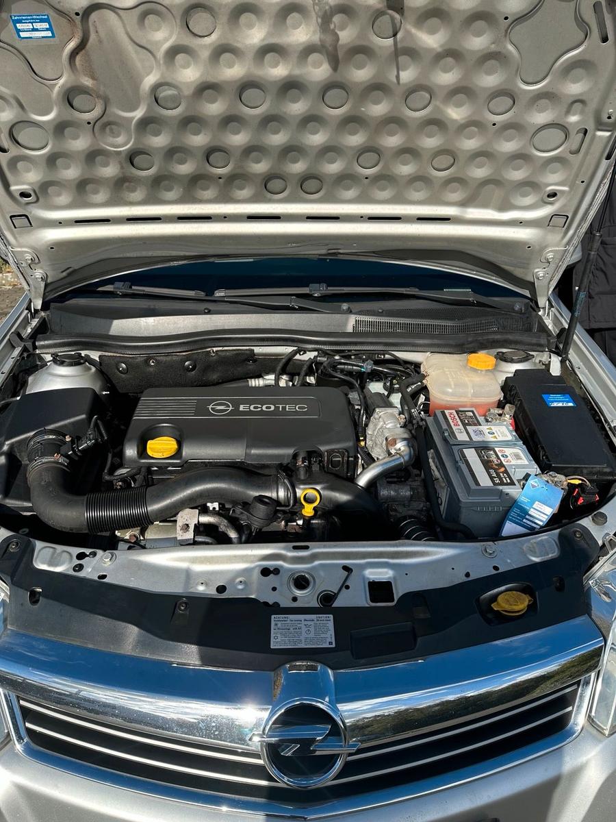 Opel Astra 2009 — photo 11