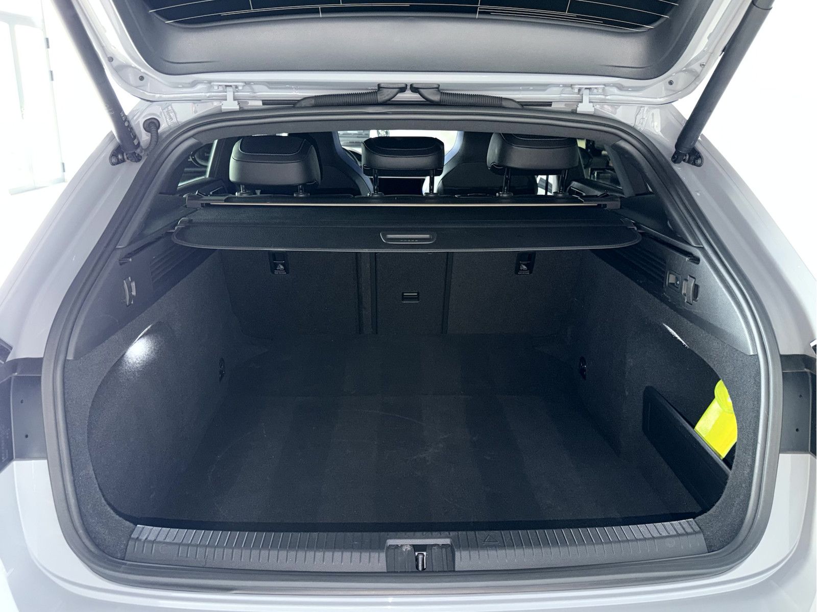 Volkswagen Arteon Shooting Brake R 2.0 TSI IQ Pano HUD AHK foto 7