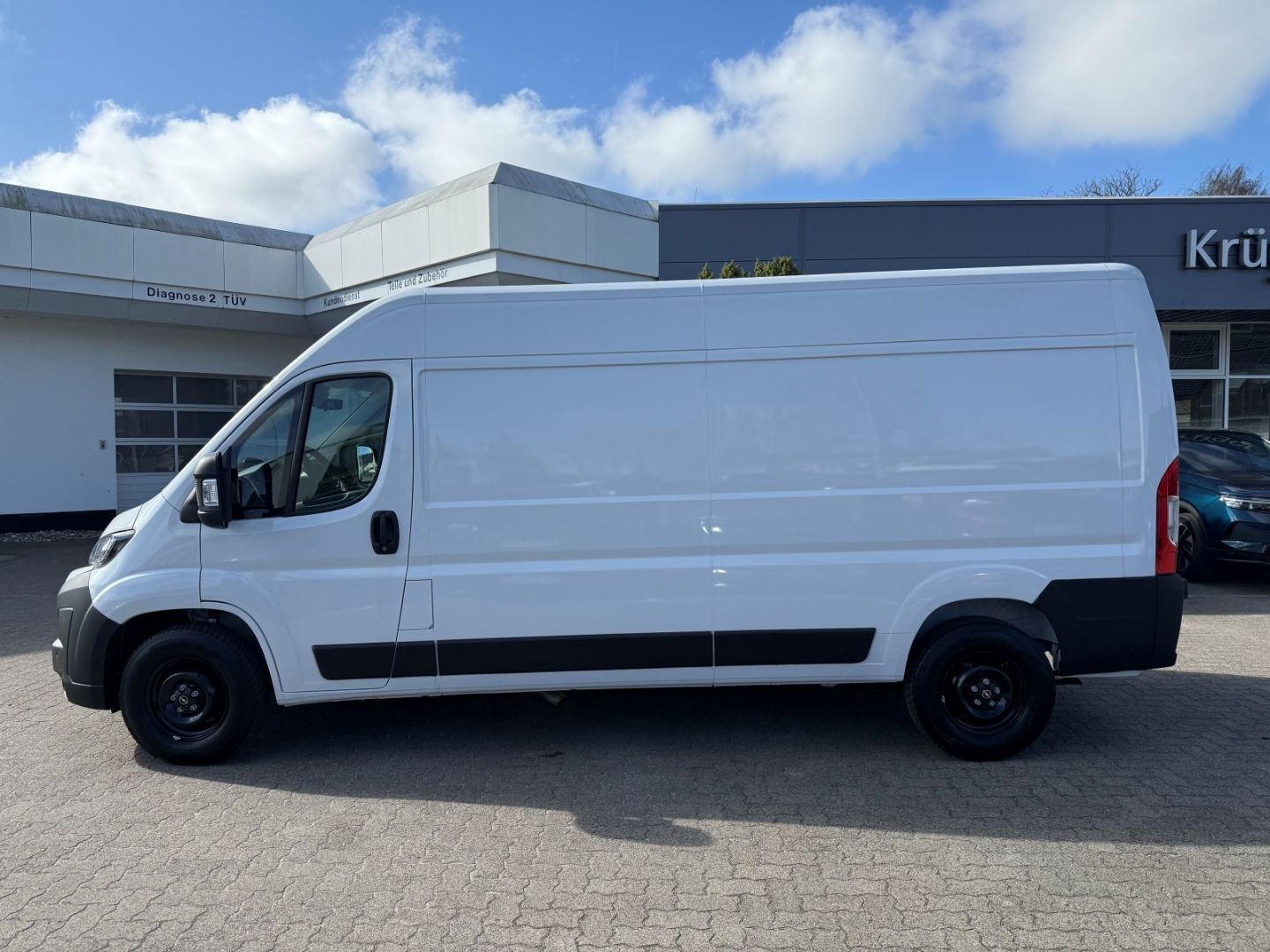 Fahrzeugabbildung Opel Movano Kasten H2 35 L3H2 BlueHDI 140