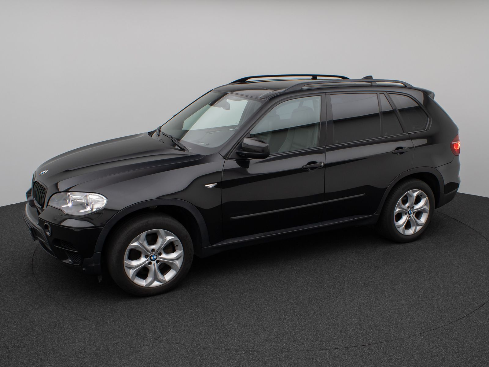 Fahrzeugabbildung BMW X5 xD40d Sport Panorama Kamera HUD HiFi SoftCL