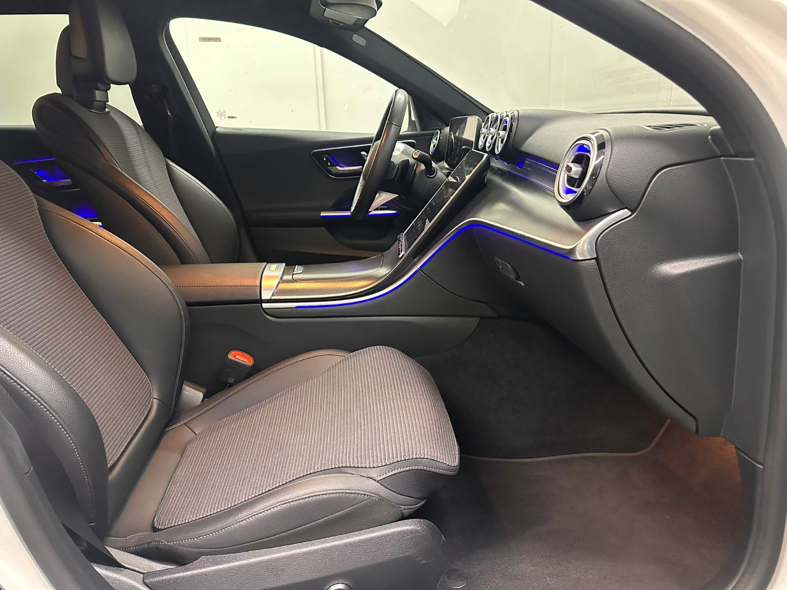 Fahrzeugabbildung Mercedes-Benz C 220 d T Autom. *AVANTGARDE*360°*KEYLESSGO*