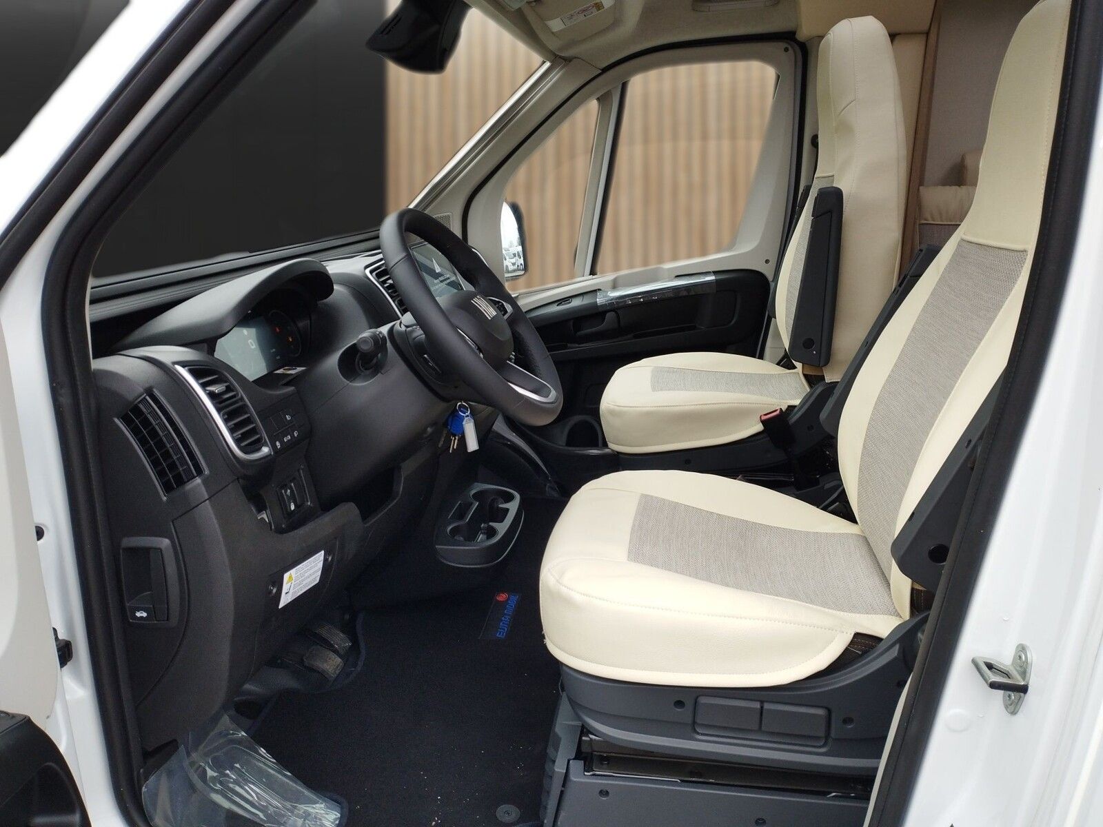 Fahrzeugabbildung Eura Mobil Profila T PT 720 EF MondialPakete 180PSAutomatik