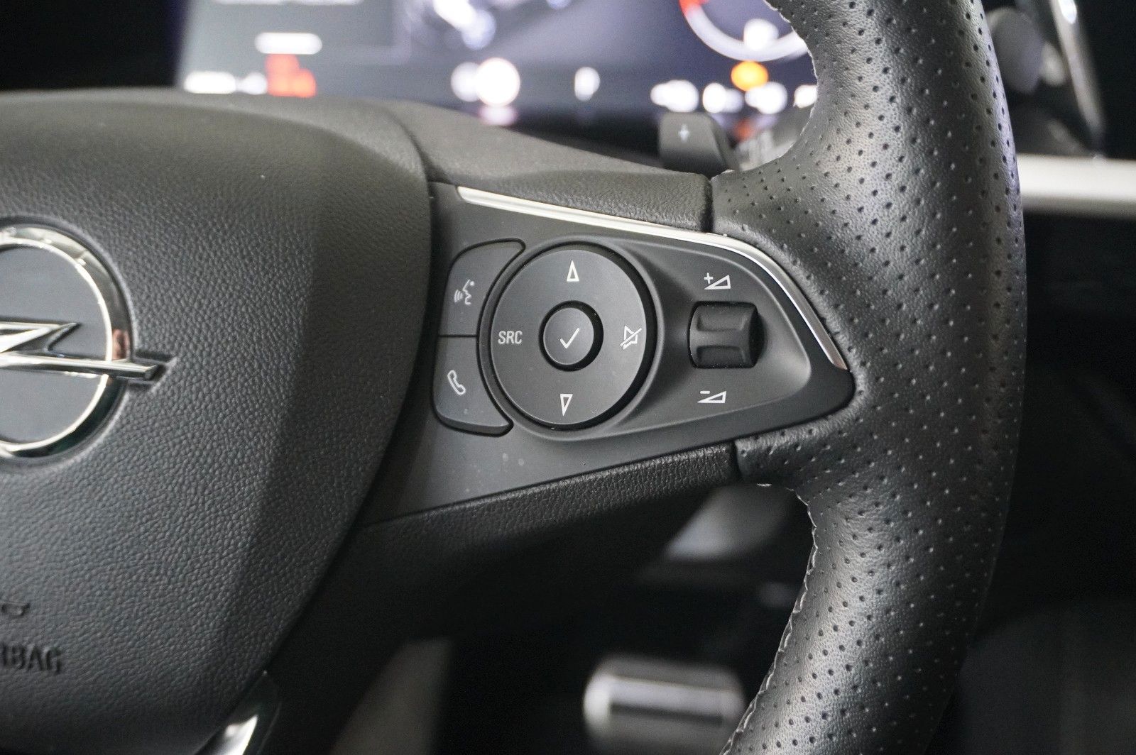 Fahrzeugabbildung Opel Grandland (X) 1.6T GSe HYBRID 4X4 NAVI/LED/SPORT