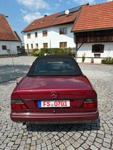 Mercedes-Benz 220 Neuwagenzustand - Mercedes-Benz 220 mit Benzin-Antrieb: Cabrio