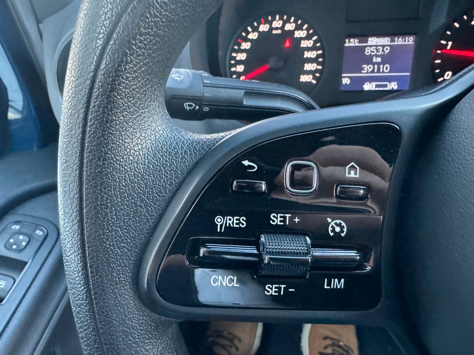 Fahrzeugabbildung Mercedes-Benz Sprinter 215 CDI DoKa Pritsche Plane AHK Klima