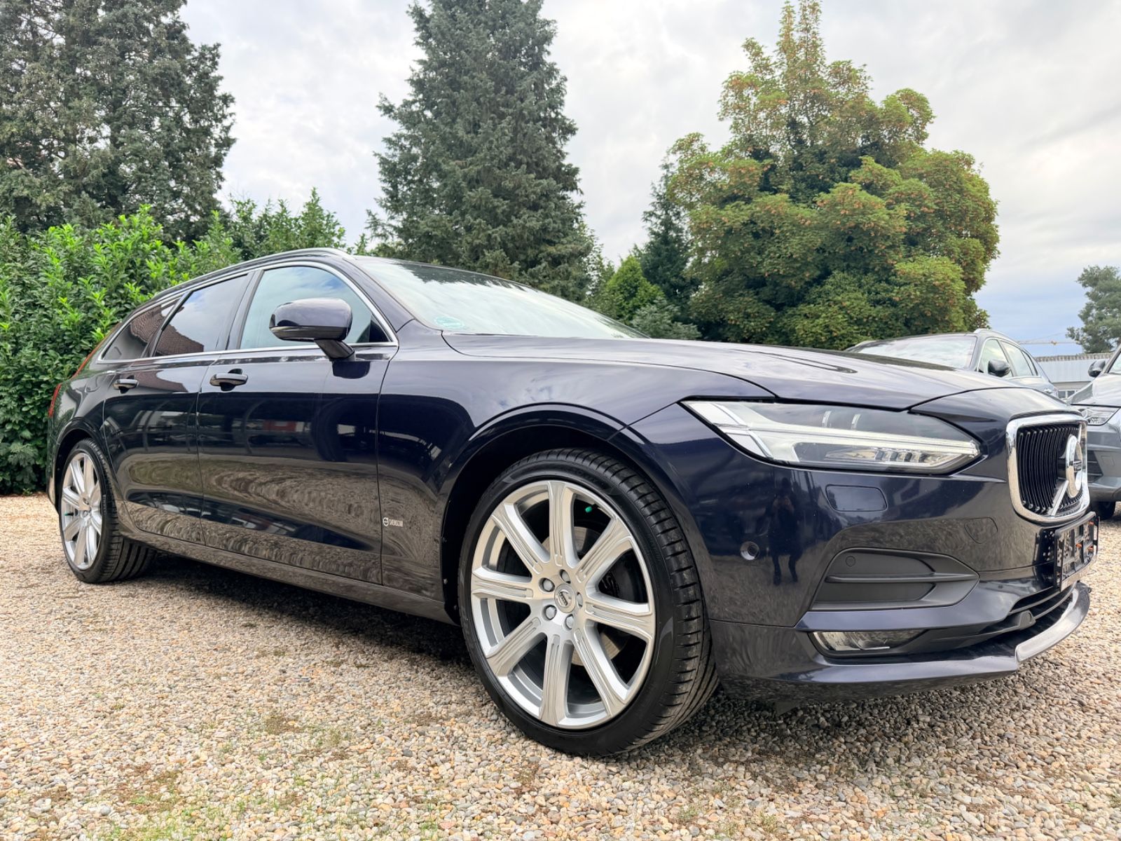 Volvo Volvo V90 Kombi Momentum AUTOMATIK*LED*NAVI*LEDER