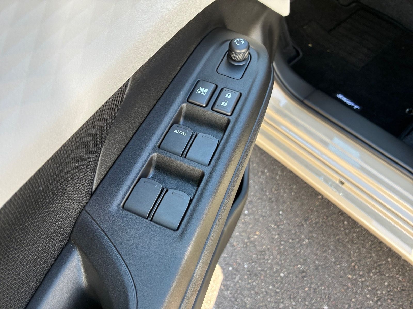 Fahrzeugabbildung Suzuki Swift 1.2 Club LED,Navi,ACC,Klima,Kamera
