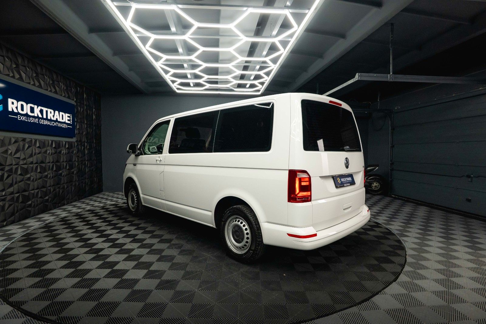 Fahrzeugabbildung Volkswagen T6 Transporter Kombi 8 Sitze *Klima*TÜV Neu*
