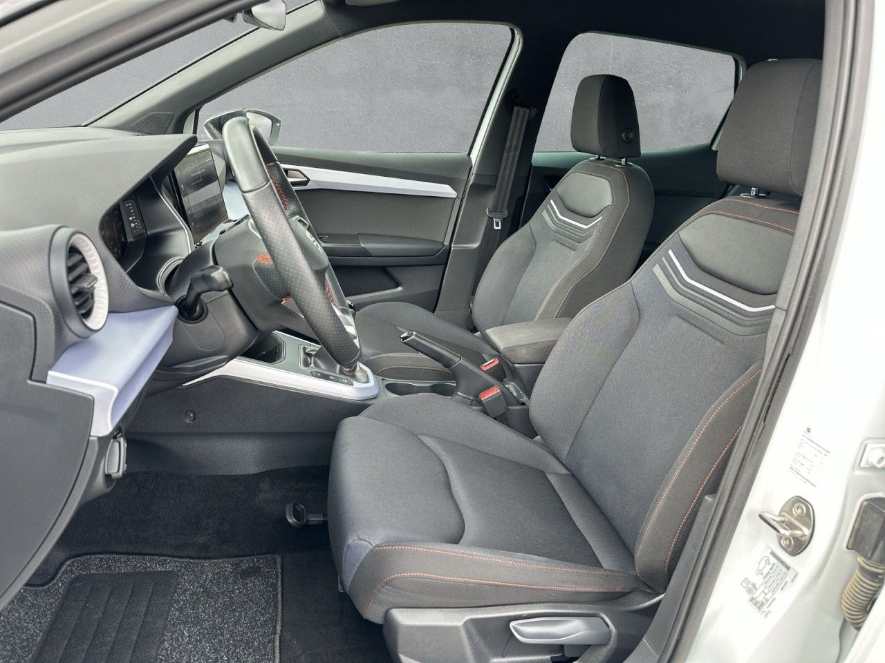 Fahrzeugabbildung SEAT Arona FR 1.0 TSI 110PS-Virtual-LED-AHK* - mit KI generiert/bearbeitet