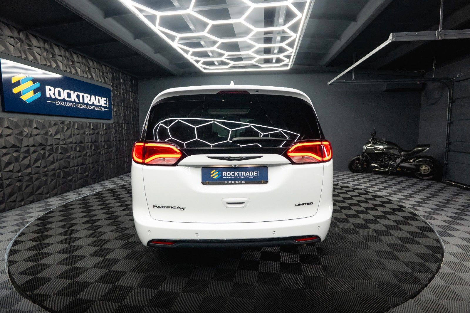 Fahrzeugabbildung Chrysler Pacifica 3.6 V6 LIMITED Night *Pano*CarPlay*ACC
