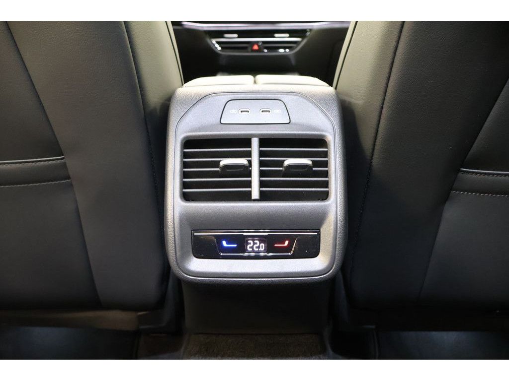 Volkswagen Passat Variant 1.5 eTSI Business DSG Navi Matrix foto 15