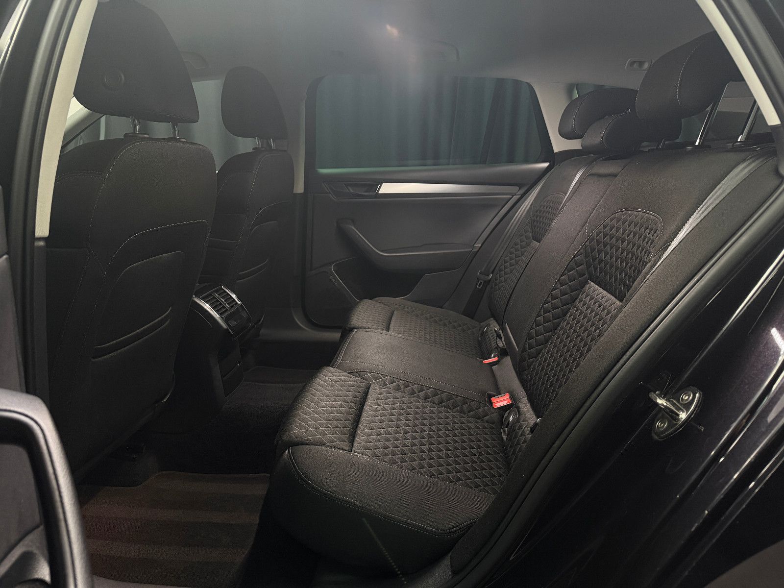 Fahrzeugabbildung SKODA Superb Combi Style |DSG|NAVI|MEMORY|ACC