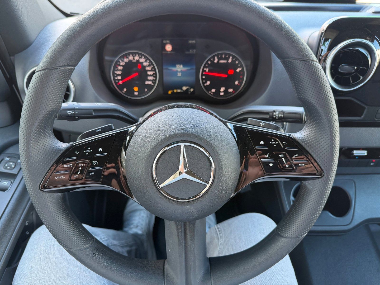 Fahrzeugabbildung Mercedes-Benz Sprinter 515 CDI DoKa 3-Seiten-Kipper