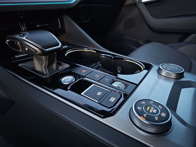 Fahrzeugabbildung Volkswagen Touareg 3.0 V6 TDI 4M R-Line AHK AREA-VIEW NACHT