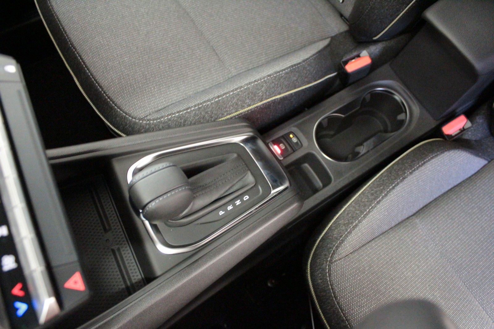 Fahrzeugabbildung Renault Captur Mild Hybrid 160 EDC Techno #15173
