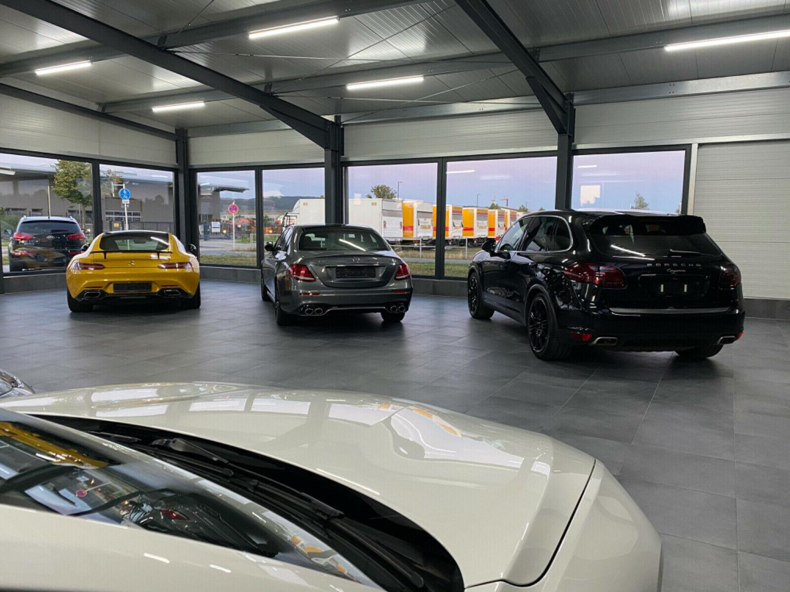 showroom-image-top