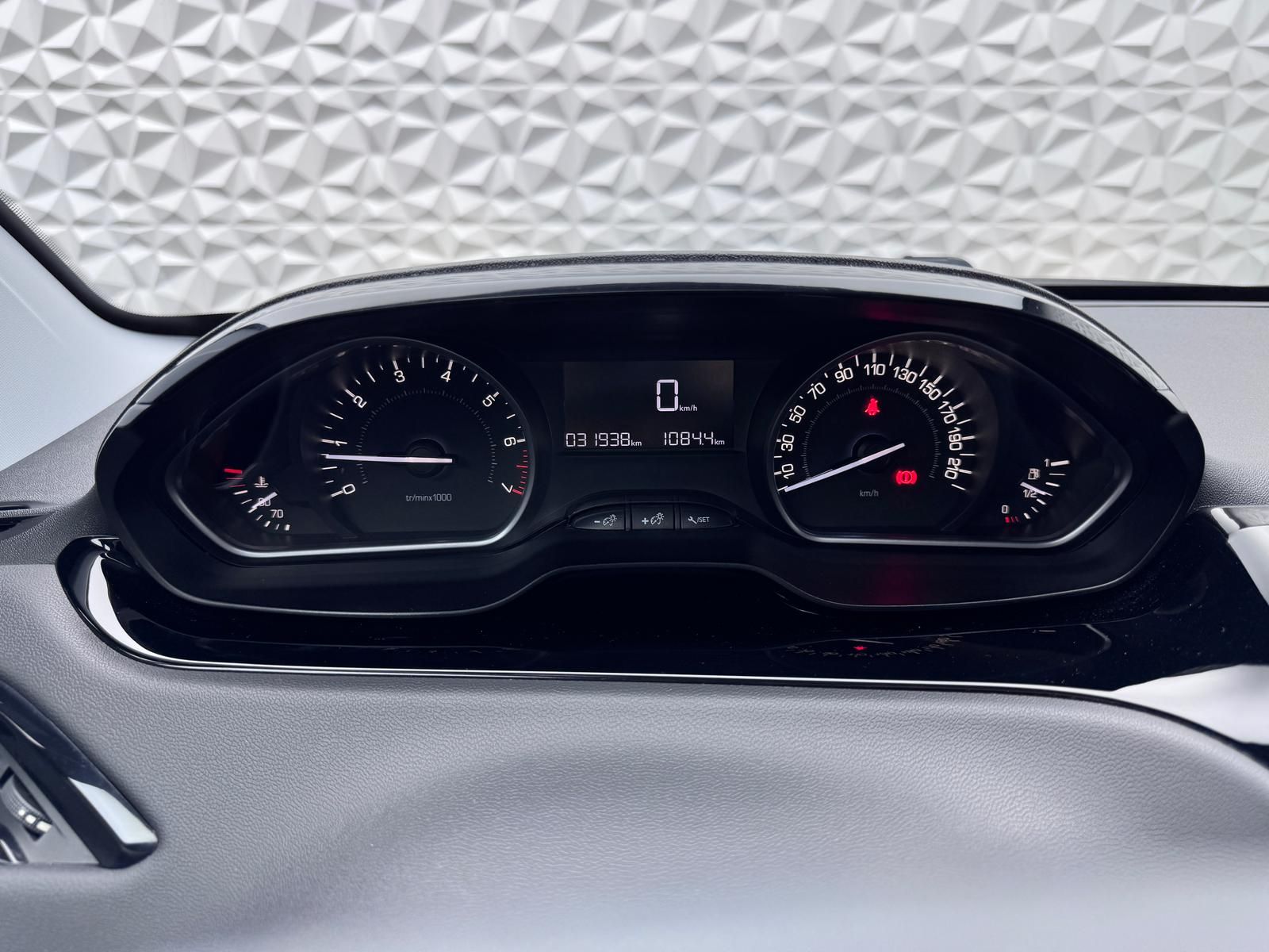 Fahrzeugabbildung Peugeot 1.2 e-VTi/PDC/TEMPOM/LED/HiFi/SITZHEIZ/ALLWETTER