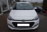 Hyundai i20 Erster Hand. Nichtraucherauto.USB - Hyundai i20: Weiß