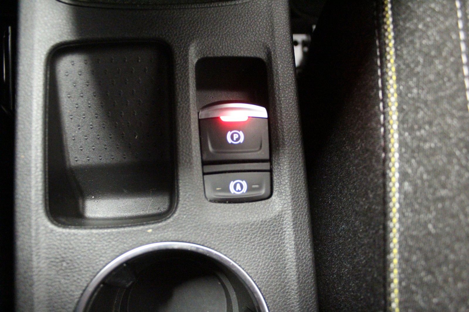 Fahrzeugabbildung Renault Captur Mild Hybrid 160 EDC Techno *Ganzjahresrei