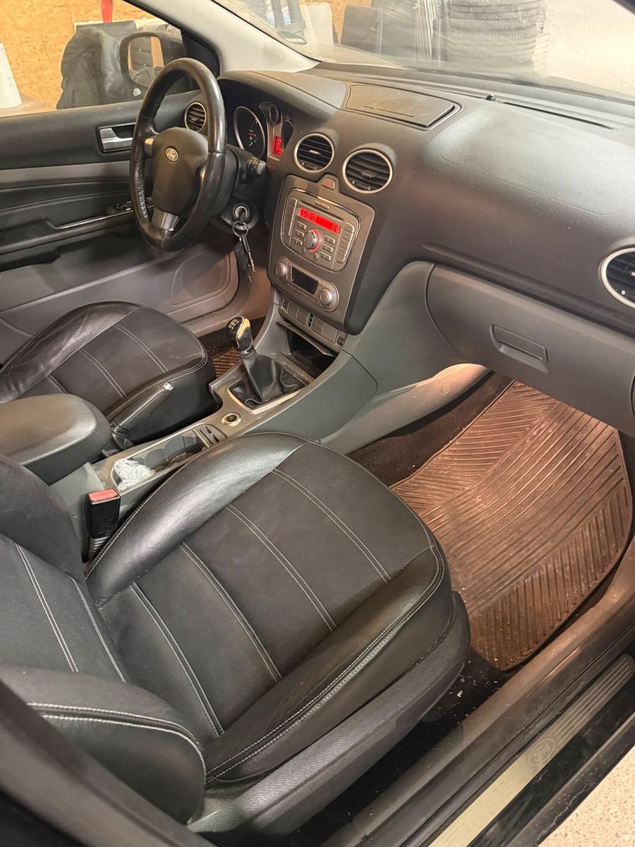 Ford Focus 2009 — photo 13