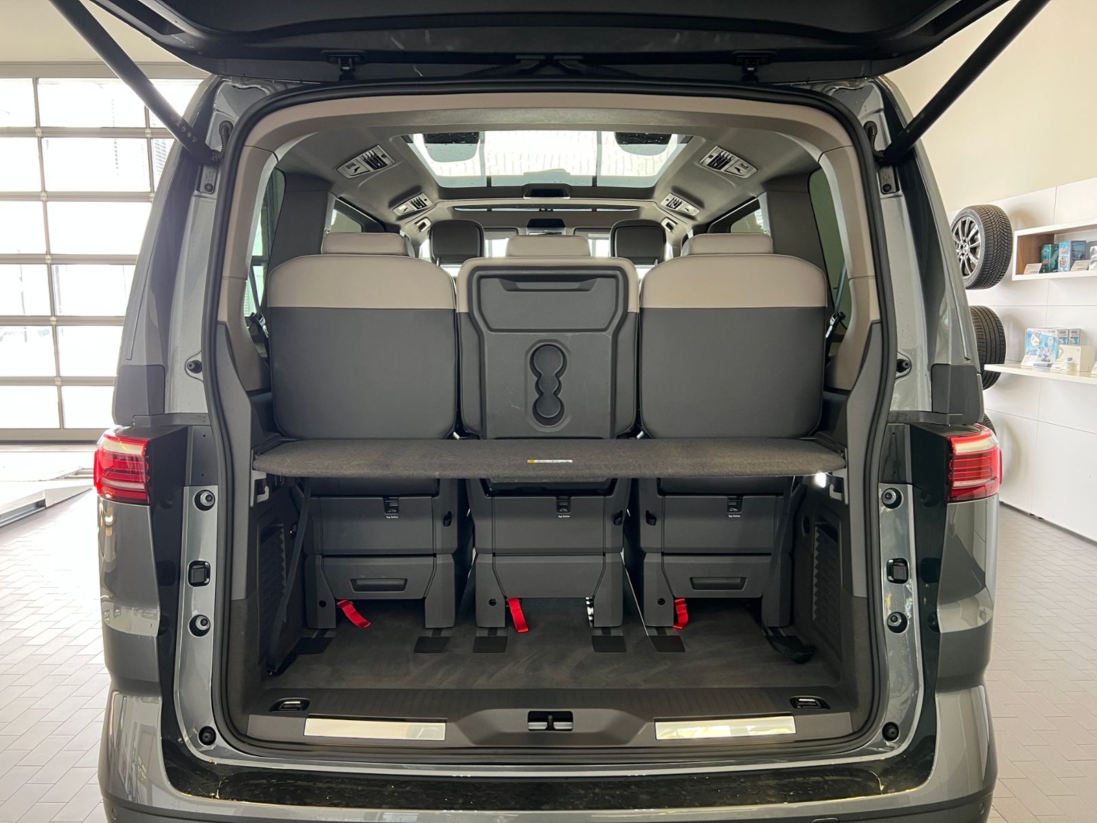 Fahrzeugabbildung Volkswagen Multivan T7 Style 2.0 TDI DSG *AHK, IQ.Light, Pa