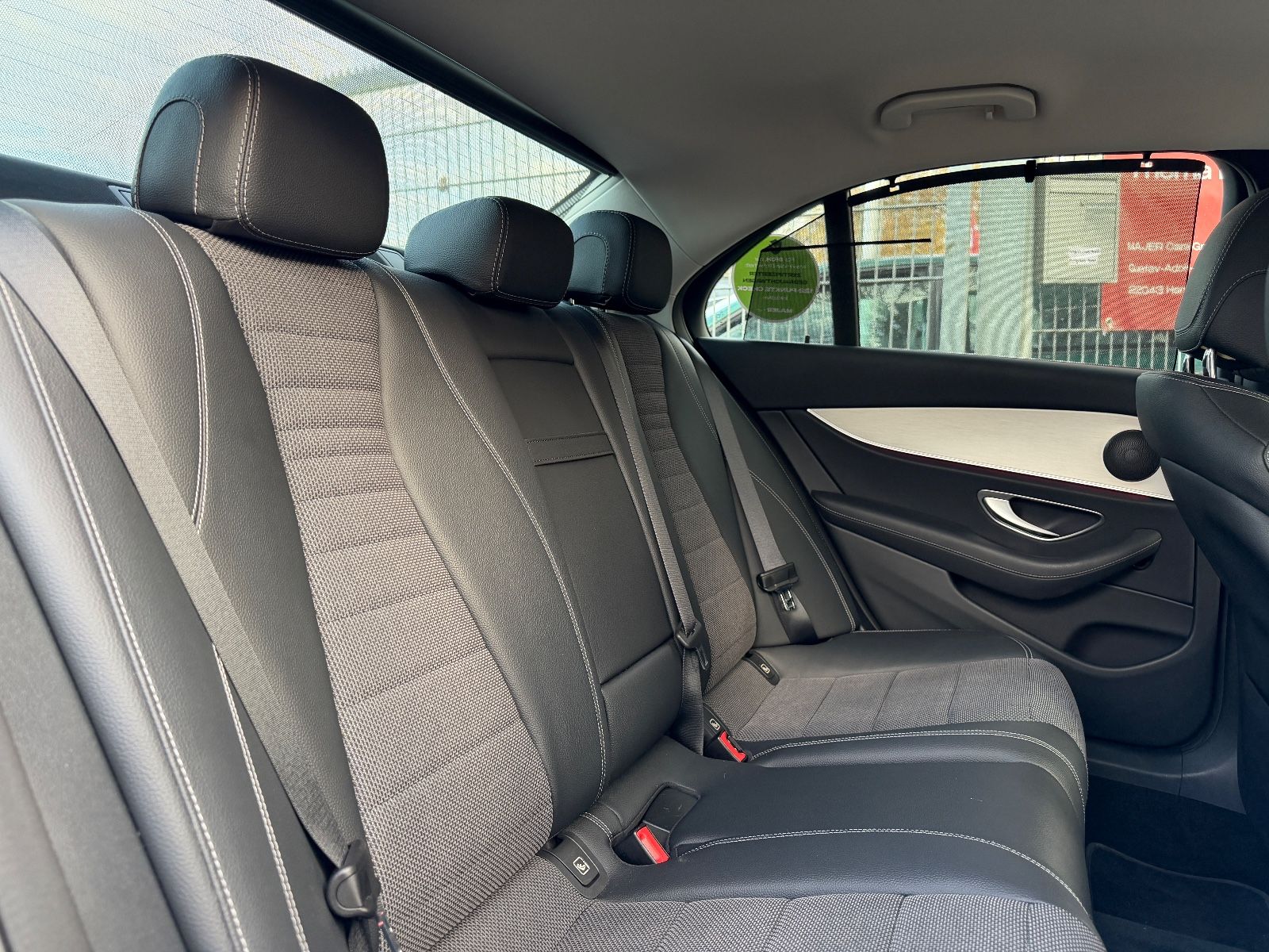 Fahrzeugabbildung Mercedes-Benz E 300e Avantgarde 4Matic*LED*KAMERA*TEILLEDER*