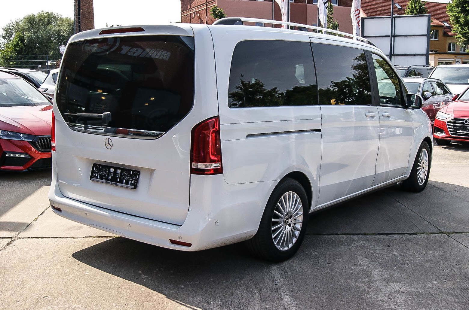 Fahrzeugabbildung Mercedes-Benz V 250 d EDITION lang MBUX 7-SITZE IQ-LED KAMERA