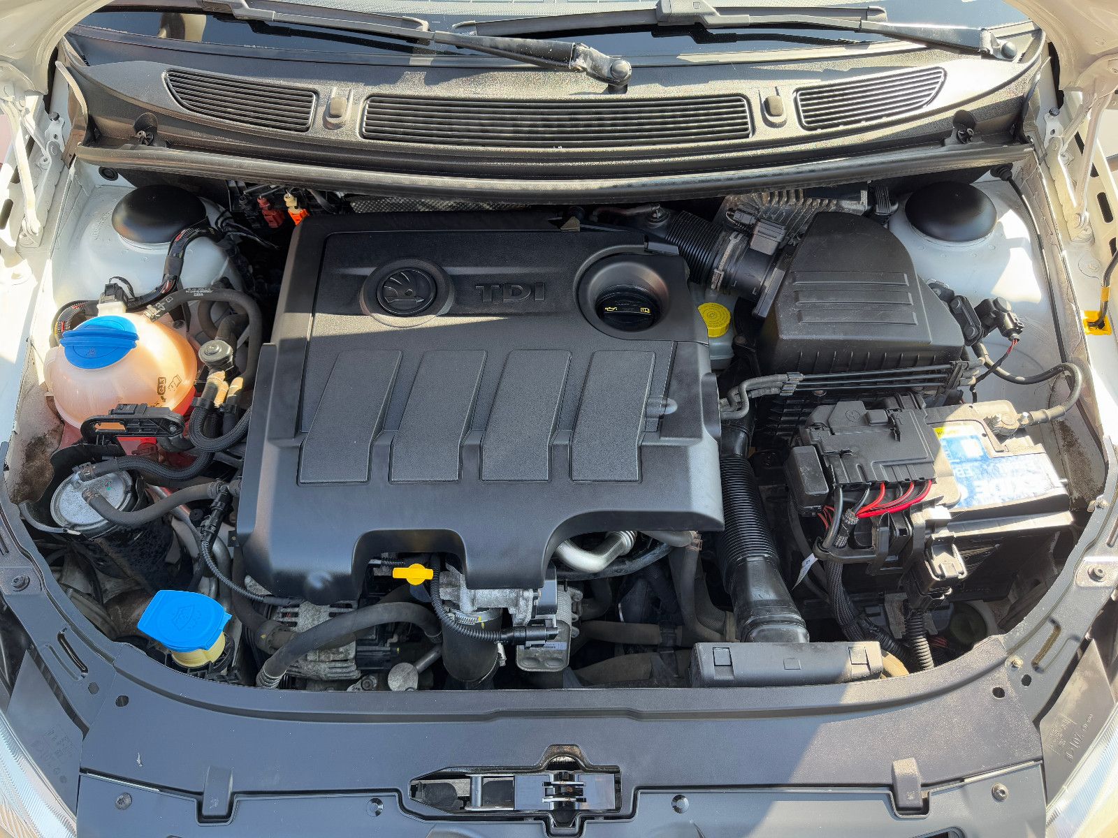 Fahrzeugabbildung SKODA Roomster Praktik 1.6 TDI 1.HAND SKODA SCHECKHEFT