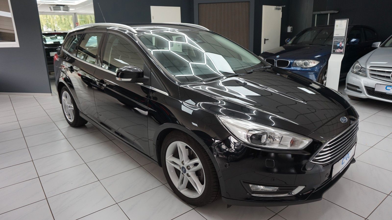 Fahrzeugabbildung Ford Focus Turnier Titanium  4,4L / 100 Verbrauch