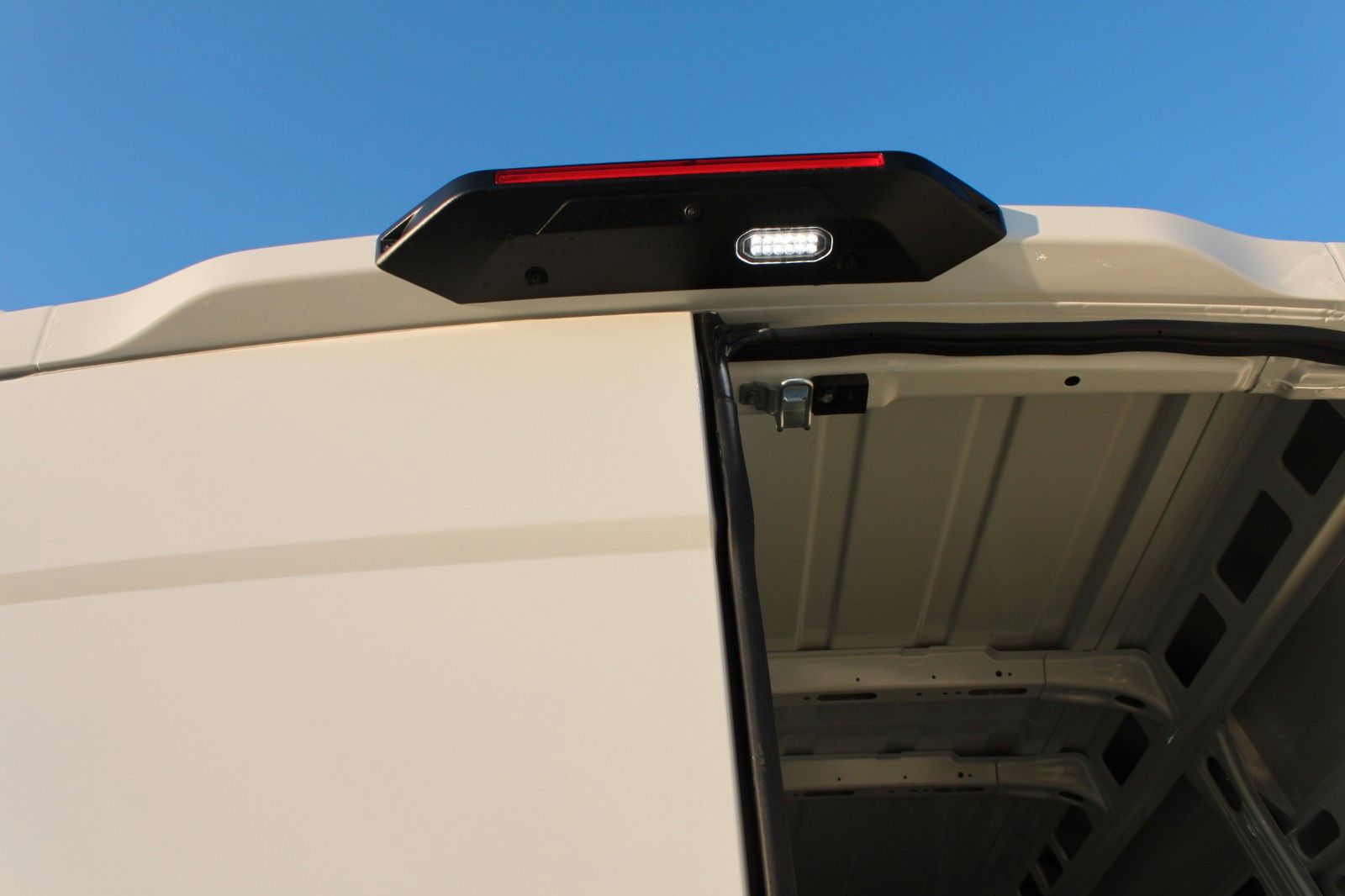 Fahrzeugabbildung Iveco Daily 180PS Autom, Fahrtenschreiber Vorbereitung