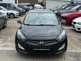 Hyundai i30/Klima/PDC/Kamera/Servo - gebrauchte Hyundai i30 aus dem Jahr 2013