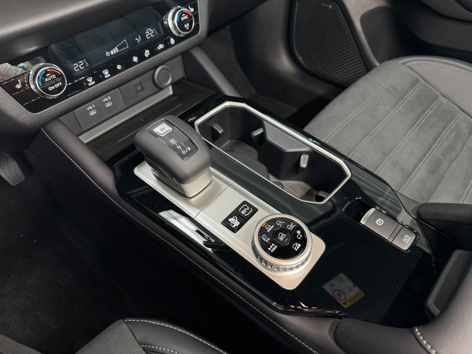 Fahrzeugabbildung Mitsubishi Outlander 2.4 PHEV 4WD Select