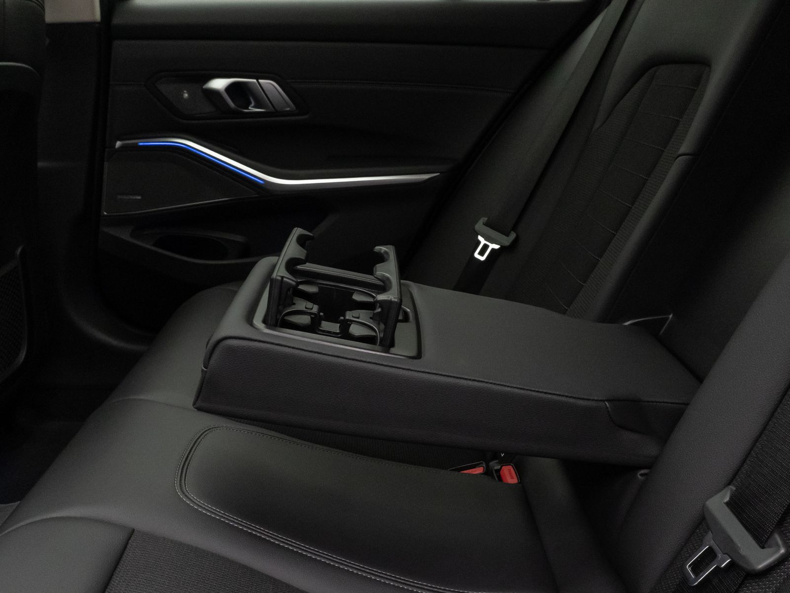 Fahrzeugabbildung BMW 320d xD  Sport Line Panorama DAB H/K Stop&Go AHK