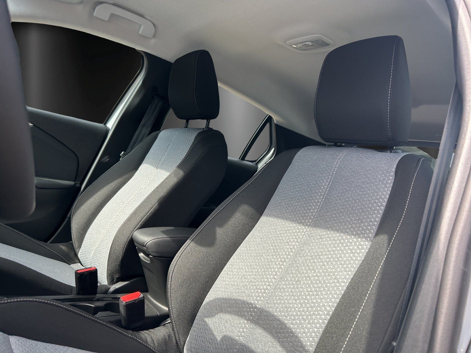 Fahrzeugabbildung Opel Corsa Edition 1,2 LED/KAMERA/SHZ/GRA/LANE/