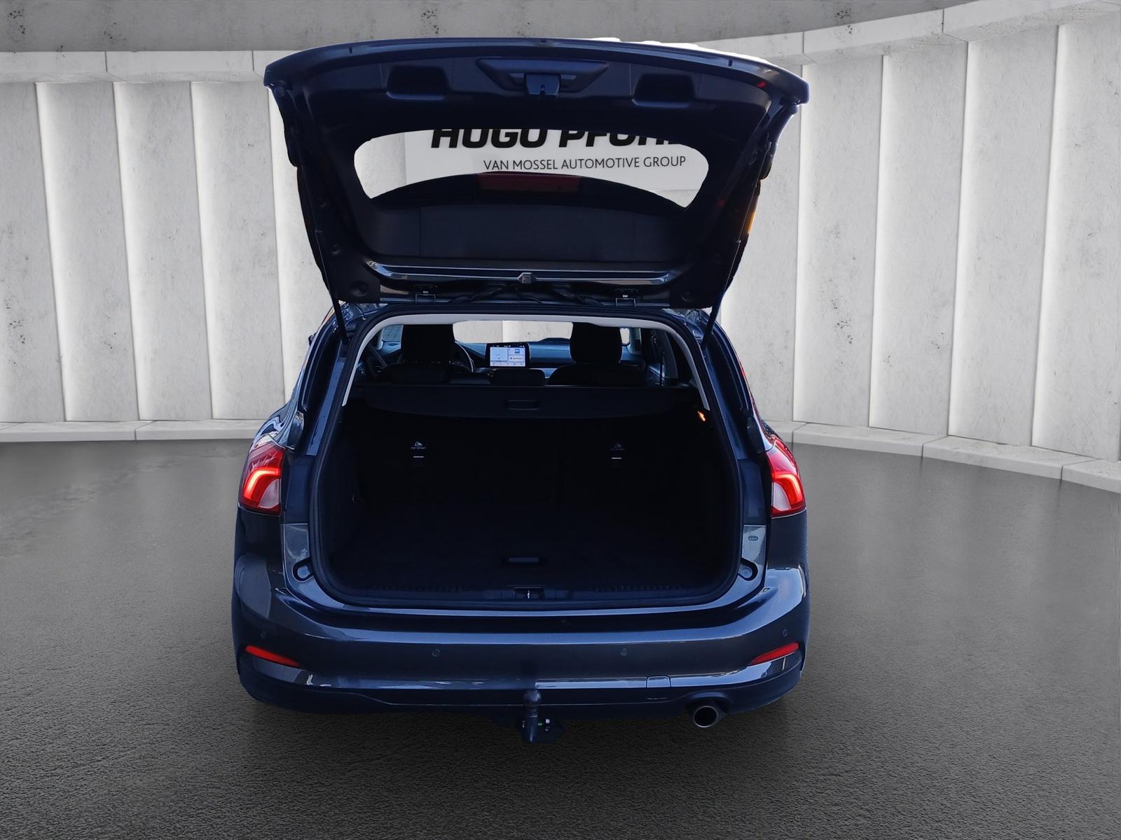 Ford Focus Titanium Turnier LED NAVI AHK KAMERA