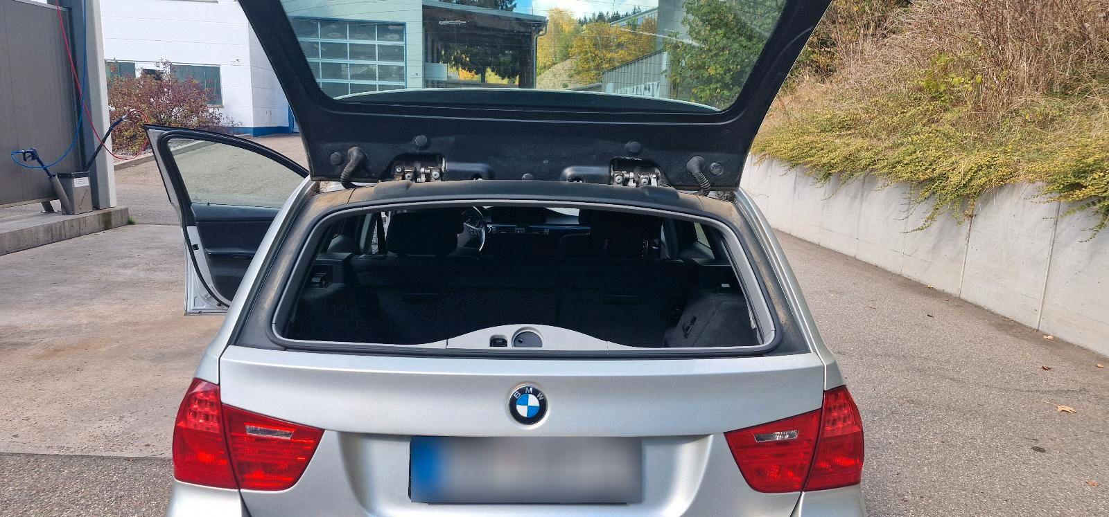 BMW 320 2010 — photo 9
