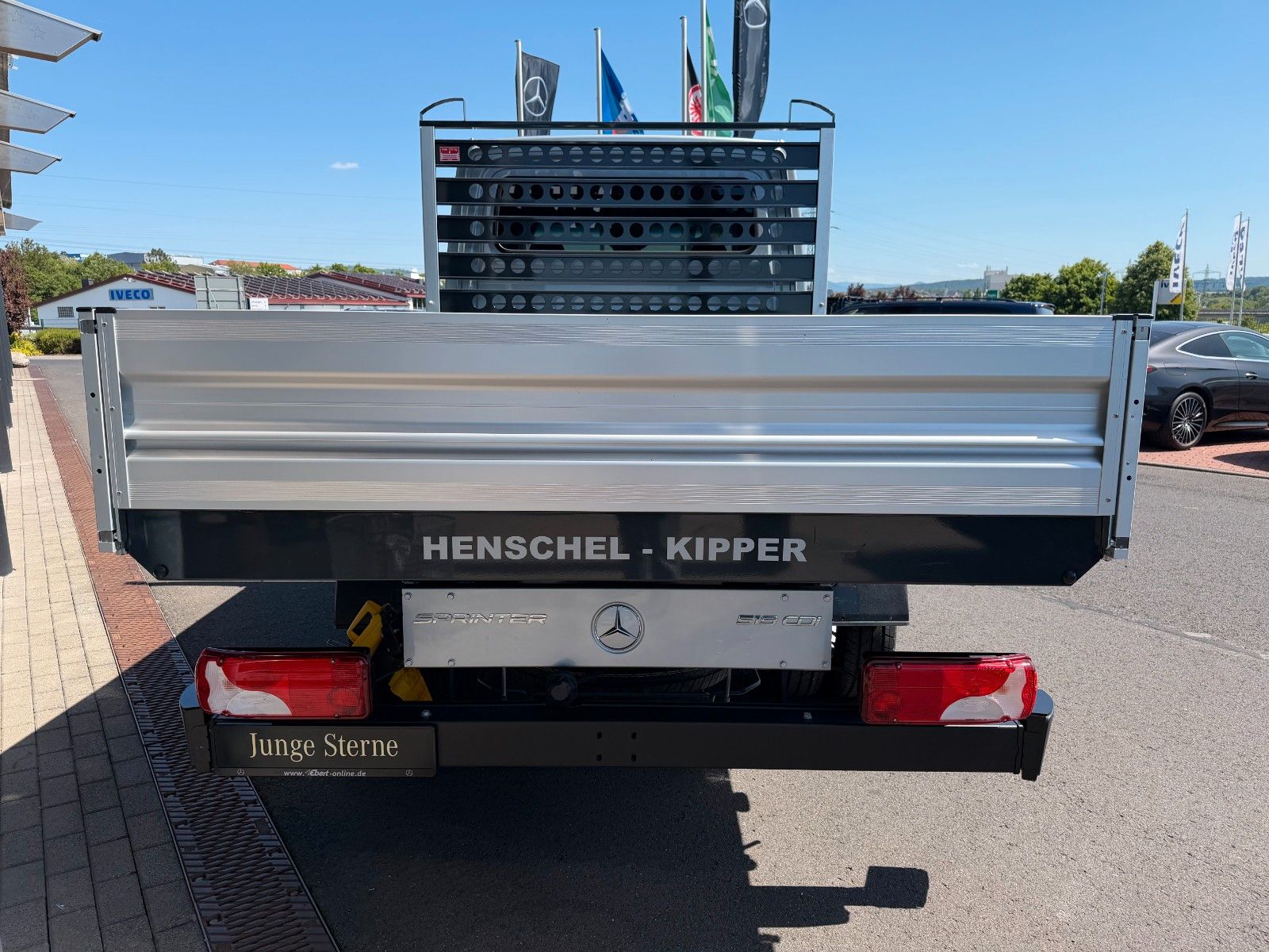 Fahrzeugabbildung Mercedes-Benz Sprinter 519 CDI DoKa Henschel 3-S-Kipper