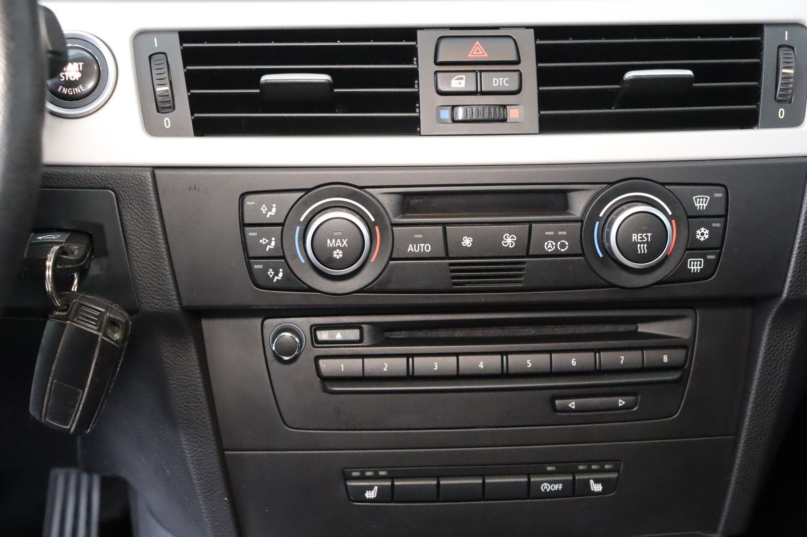 Fahrzeugabbildung BMW 320i touring * Sitzhzg. * Navi