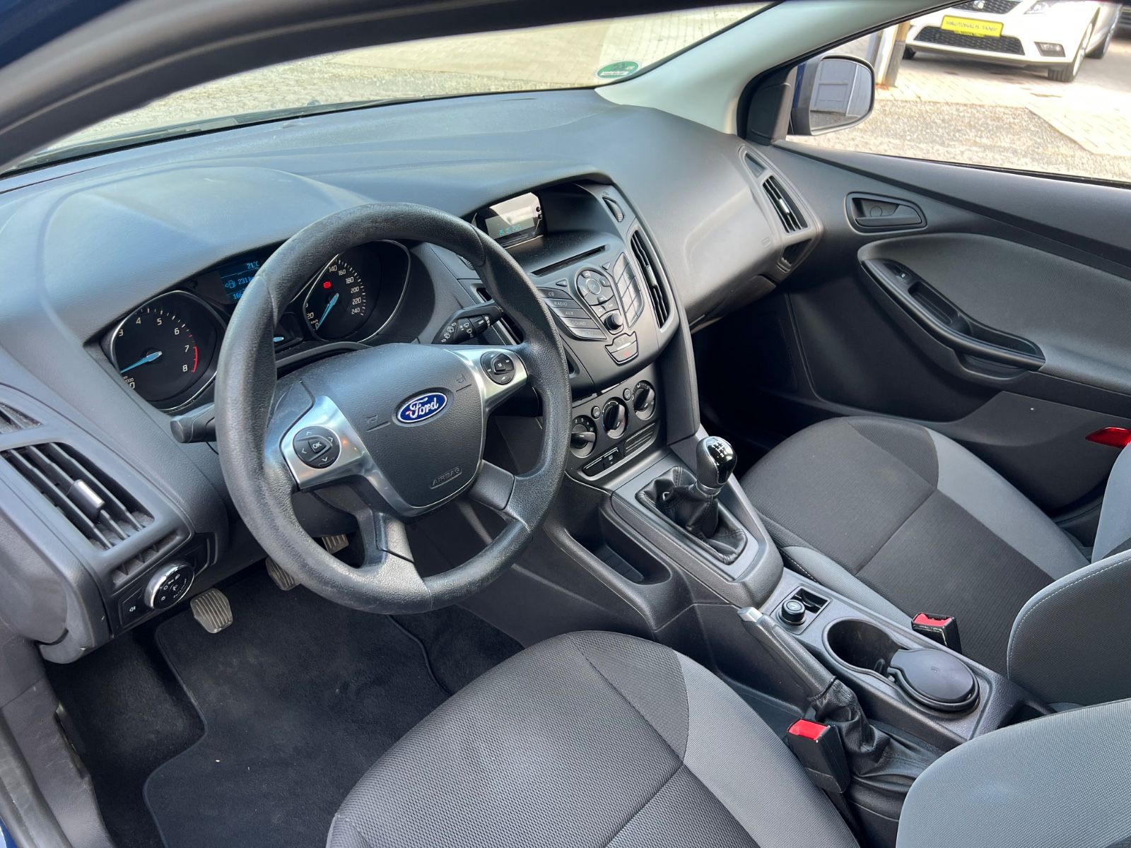 Fahrzeugabbildung Ford Focus Turnier 1.6 Ambiente