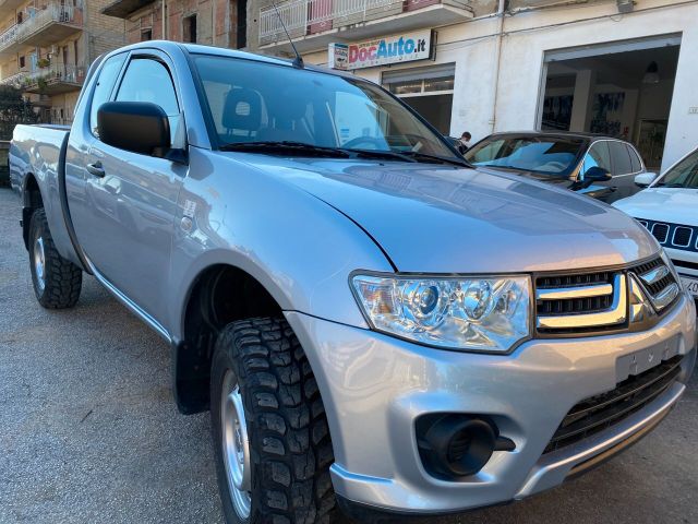 Mitsubishi L200 2.5 DI-D Club Cab Invite