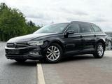 Volkswagen Passat Variant Spurhalte Rkam LED Unfallfrei TOP - Volkswagen Passat in Frankfurt (Main)