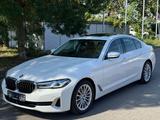 BMW 530d Limo HUD 360° DrivingAssPro Schiebedach - BMW 530 in Wiesbaden